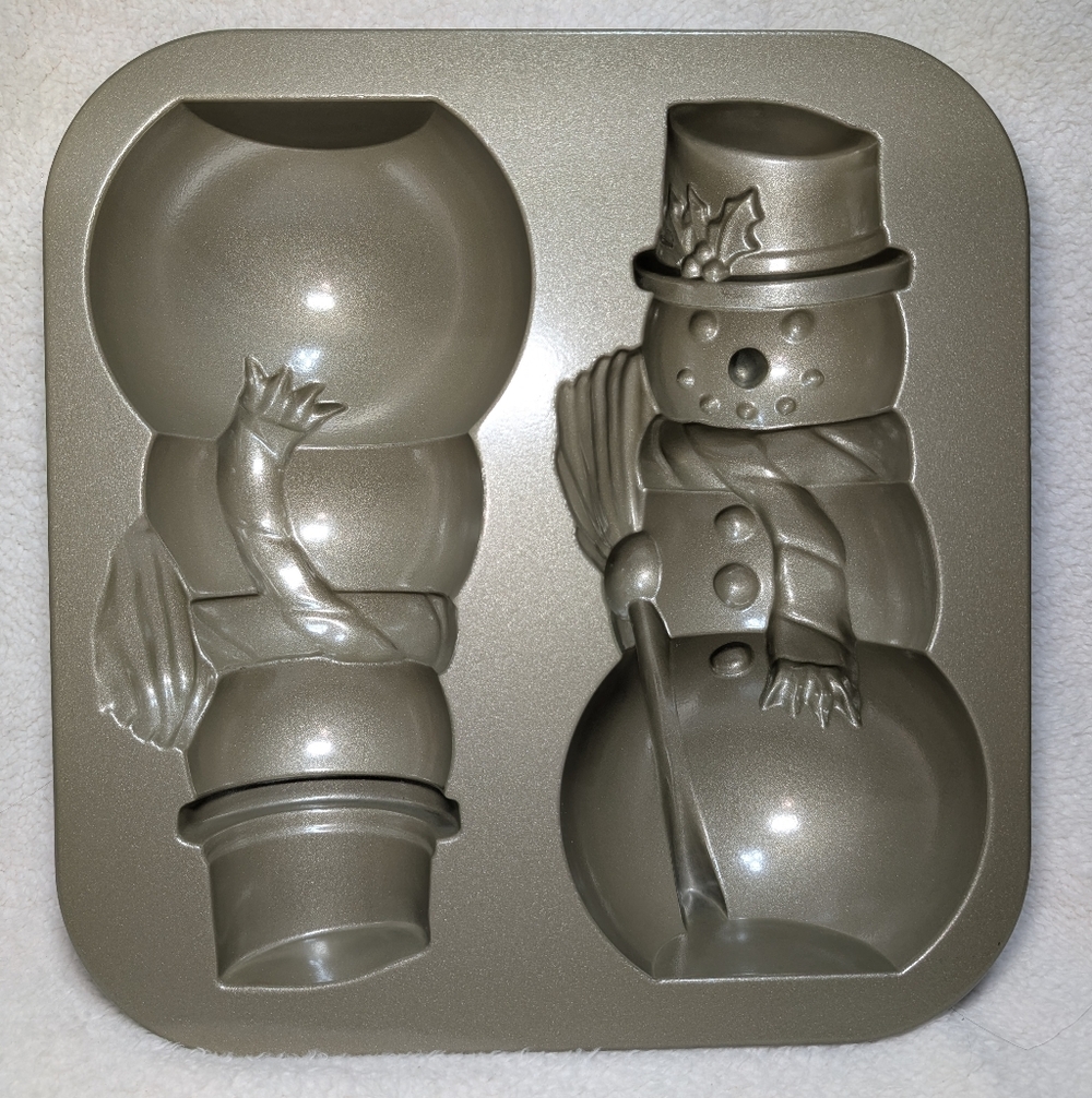Nordic Ware Nonstick Cast Aluminum 3D Snowman Gold Cake Pan Christmas Winter